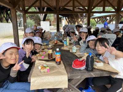 5FF2582F-F3B5-43F6-B077-517EAD95903F